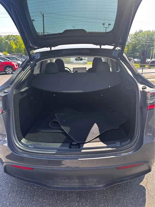 2024 Tesla Model Y - Image 8 of 12