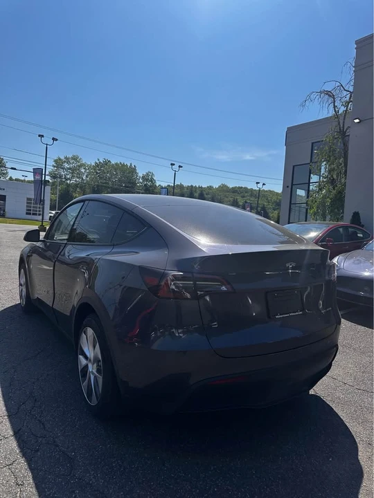 2024 Tesla Model Y - Image 9 of 12