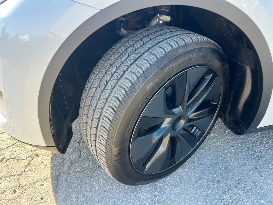 2024 Tesla Model Y - Image 10 of 21