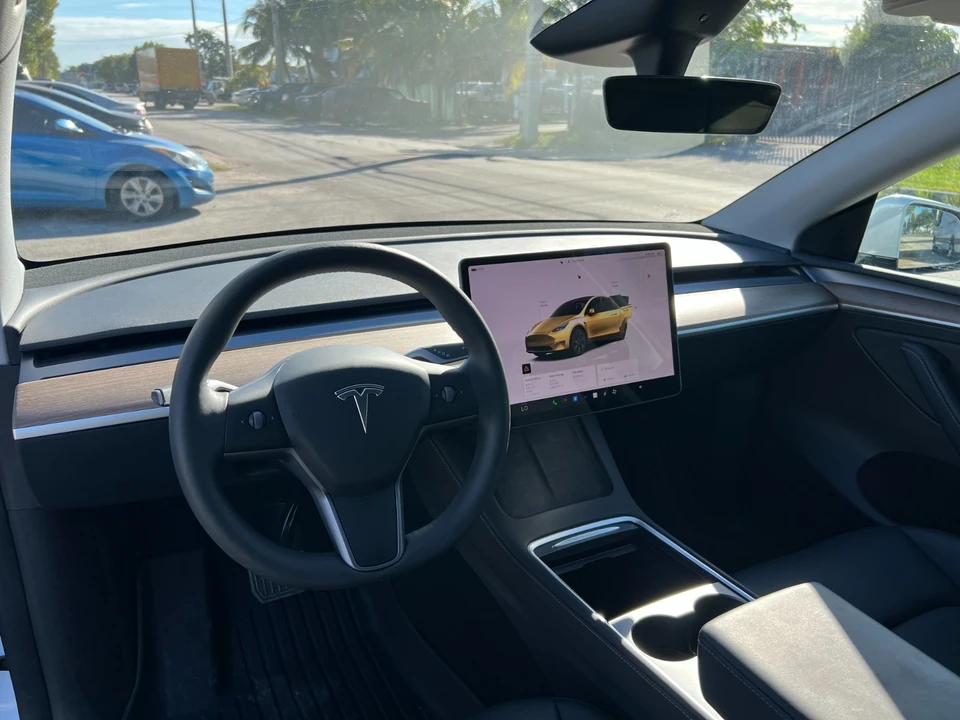 2024 Tesla Model Y - Image 19 of 21
