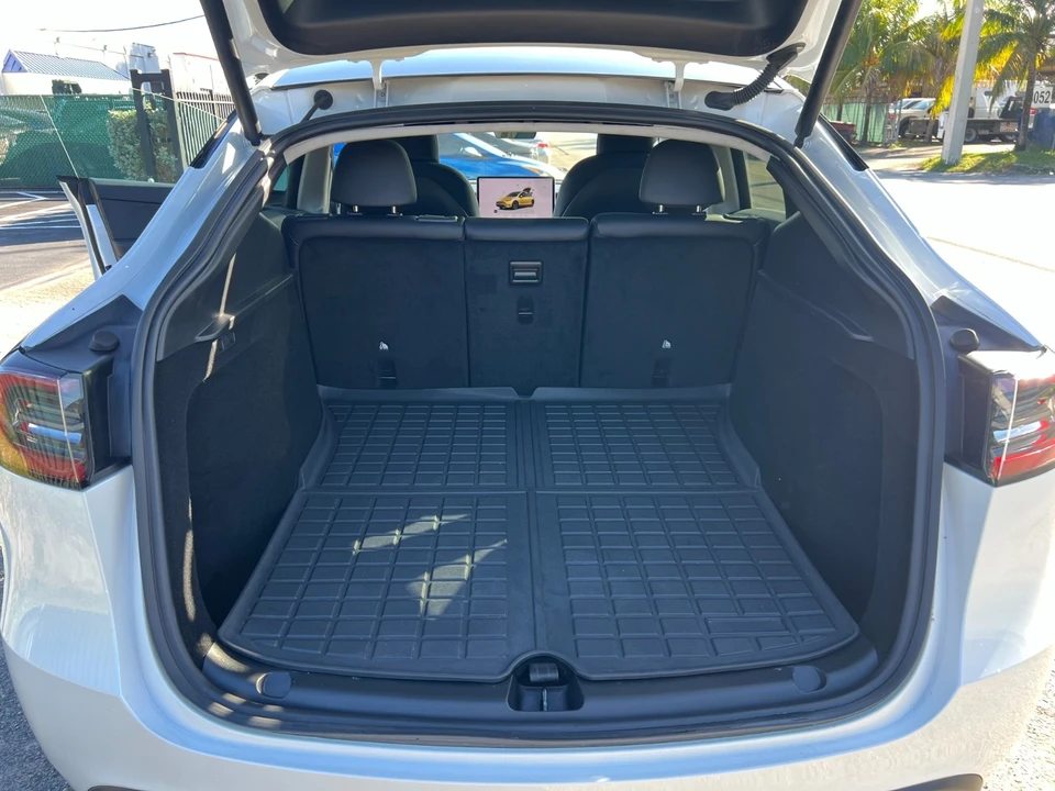 2024 Tesla Model Y - Image 18 of 21