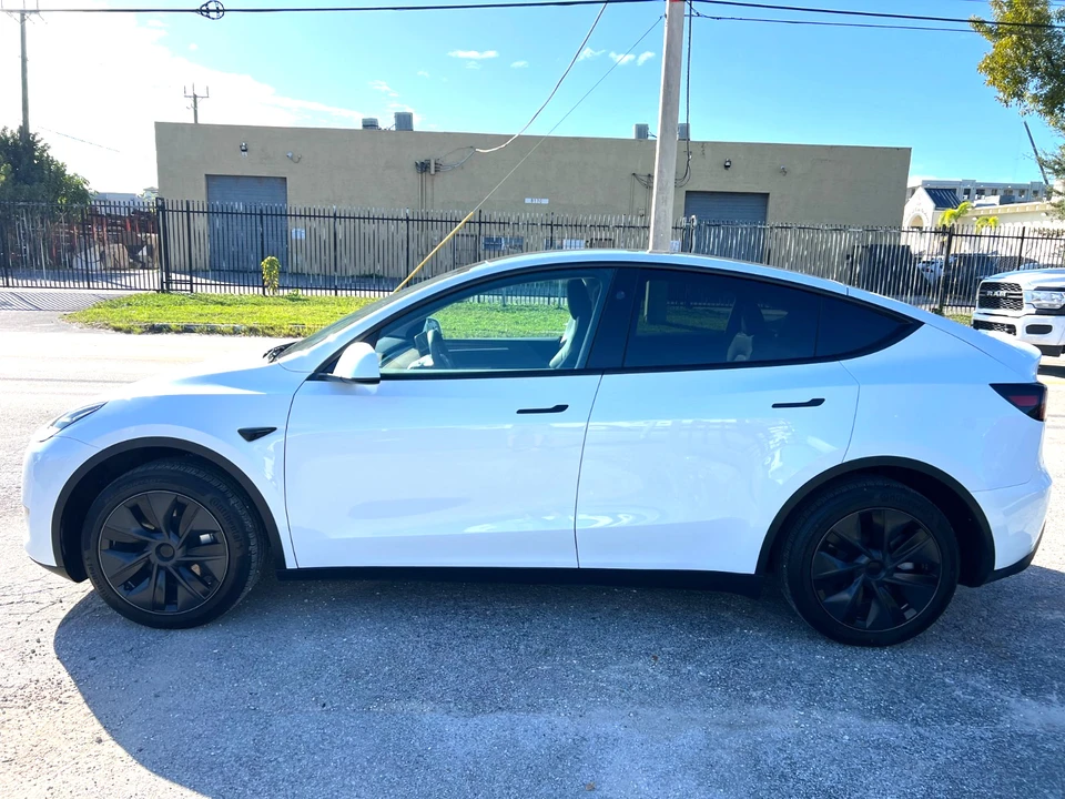 2024 Tesla Model Y - Image 5 of 21