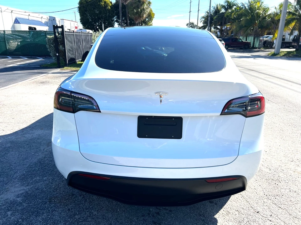 2024 Tesla Model Y - Image 7 of 21