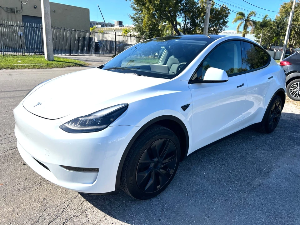 2024 Tesla Model Y - Image 4 of 21