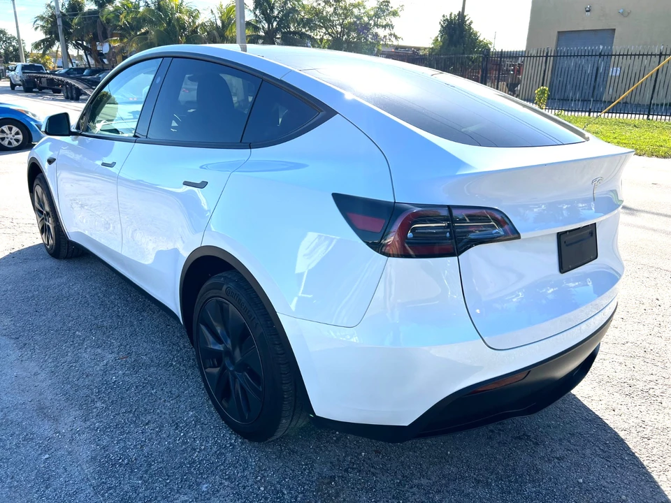 2024 Tesla Model Y - Image 6 of 21