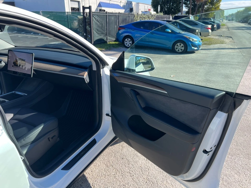 2024 Tesla Model Y - Image 17 of 21