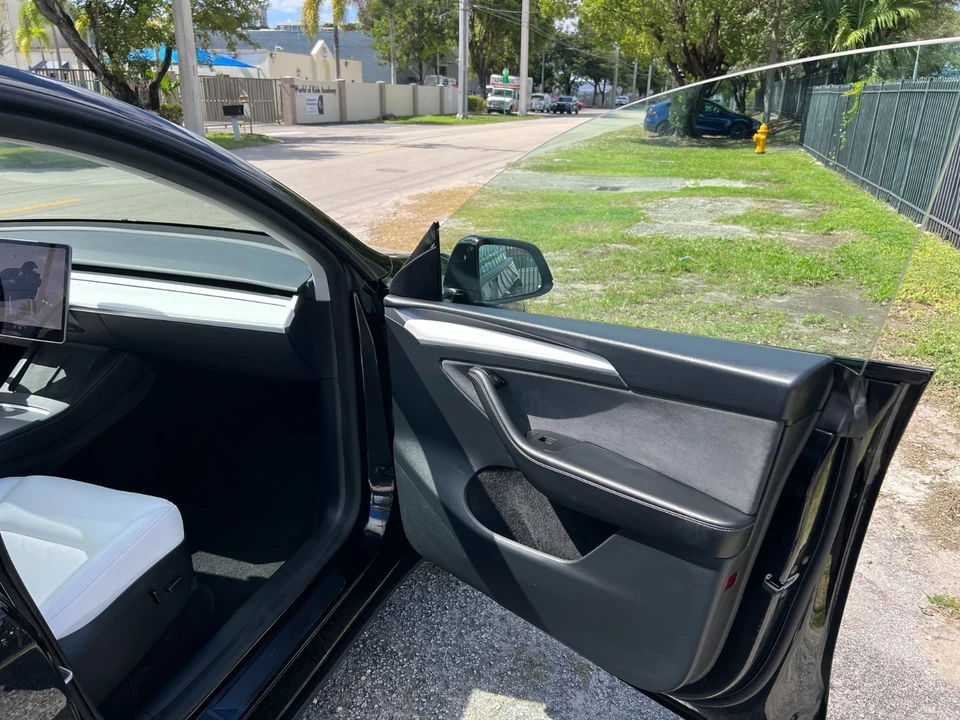 2024 Tesla Model Y - Image 17 of 21