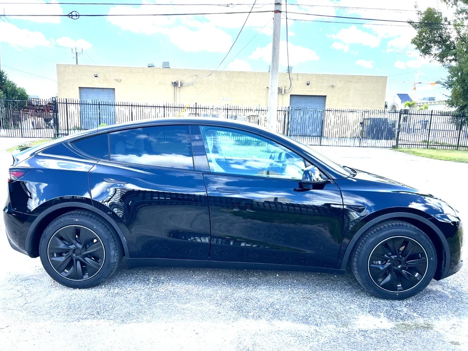 2024 Tesla Model Y - Image 9 of 21