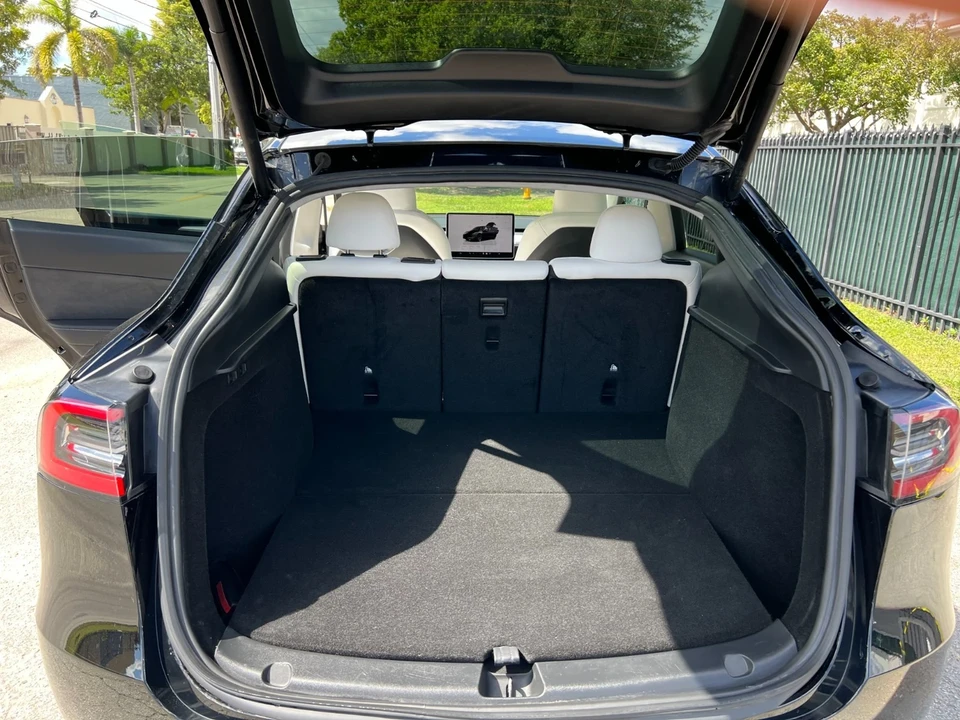 2024 Tesla Model Y - Image 18 of 21