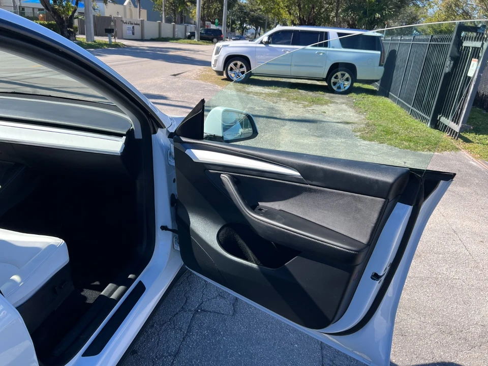 2024 Tesla Model Y - Image 16 of 21