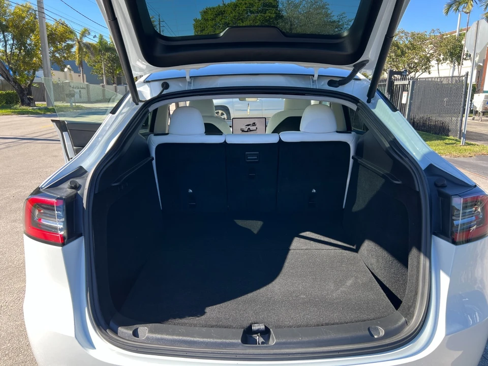 2024 Tesla Model Y - Image 17 of 21