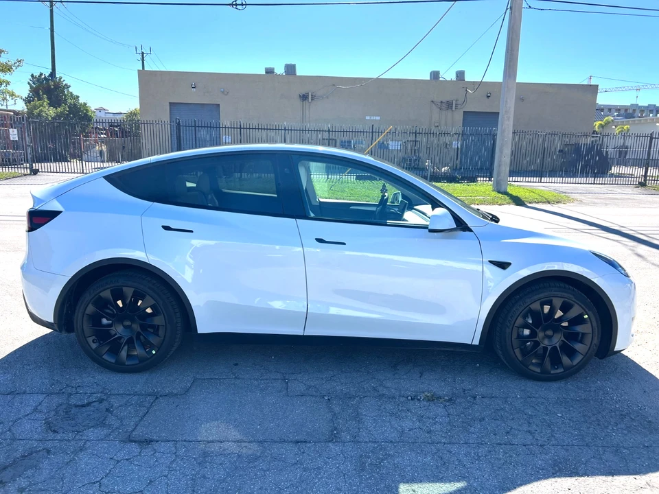 2024 Tesla Model Y - Image 9 of 21