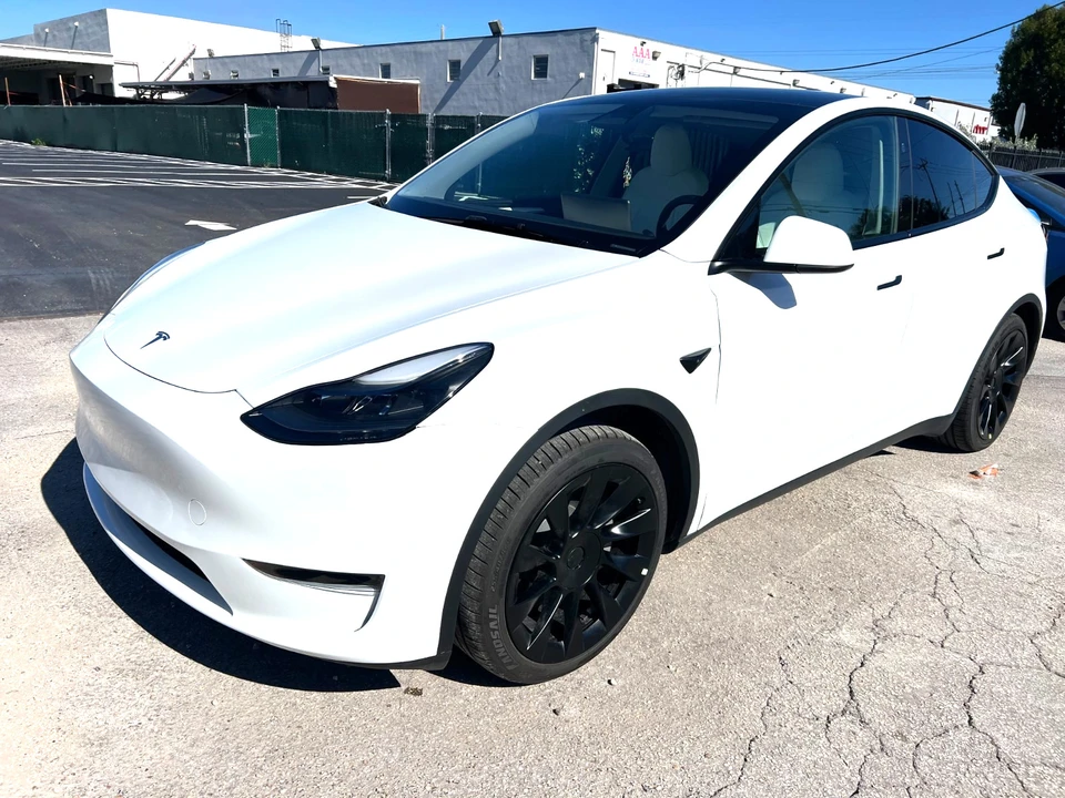 2024 Tesla Model Y - Image 4 of 21