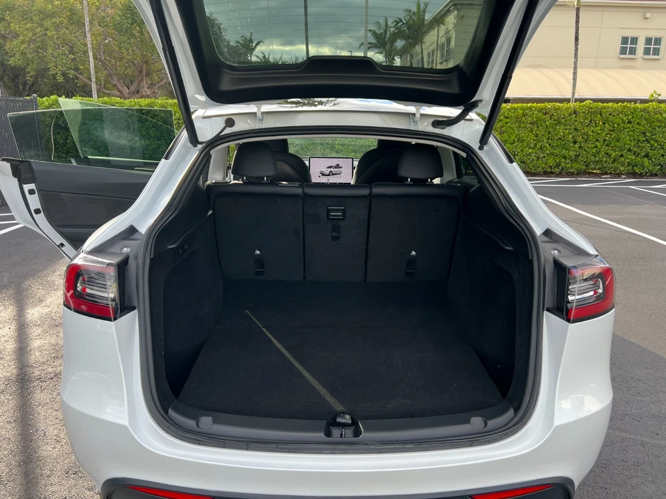 2024 Tesla Model Y - Image 18 of 21