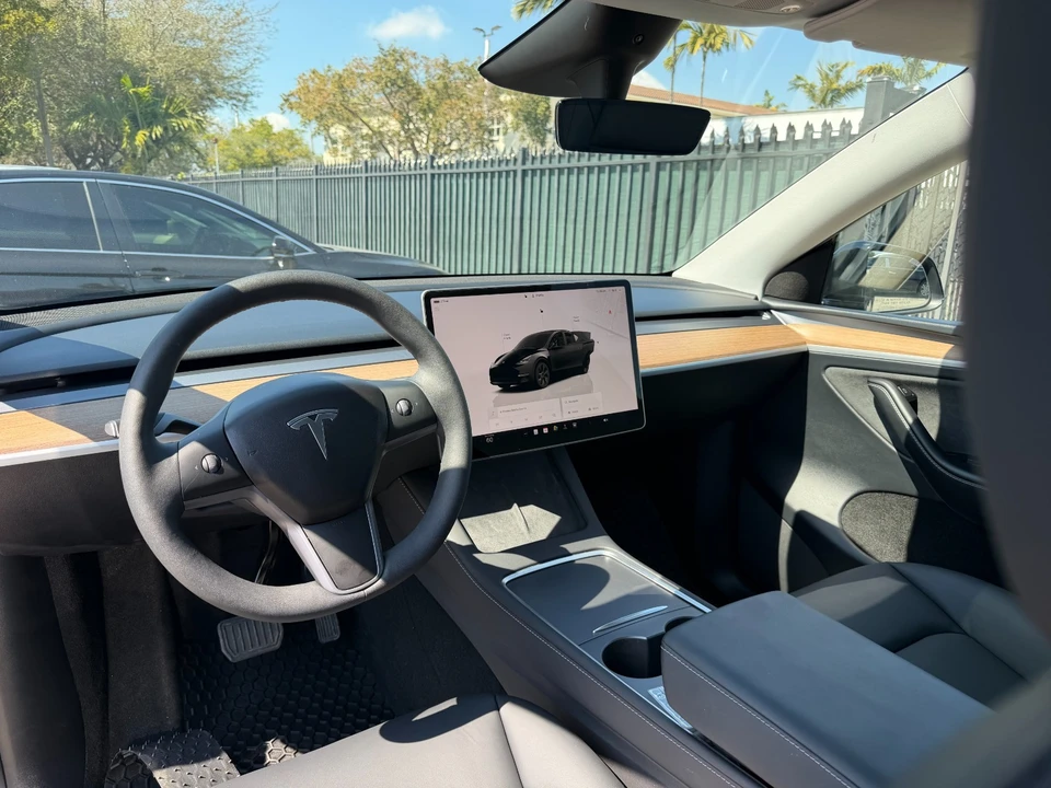 2024 Tesla Model Y - Image 14 of 21
