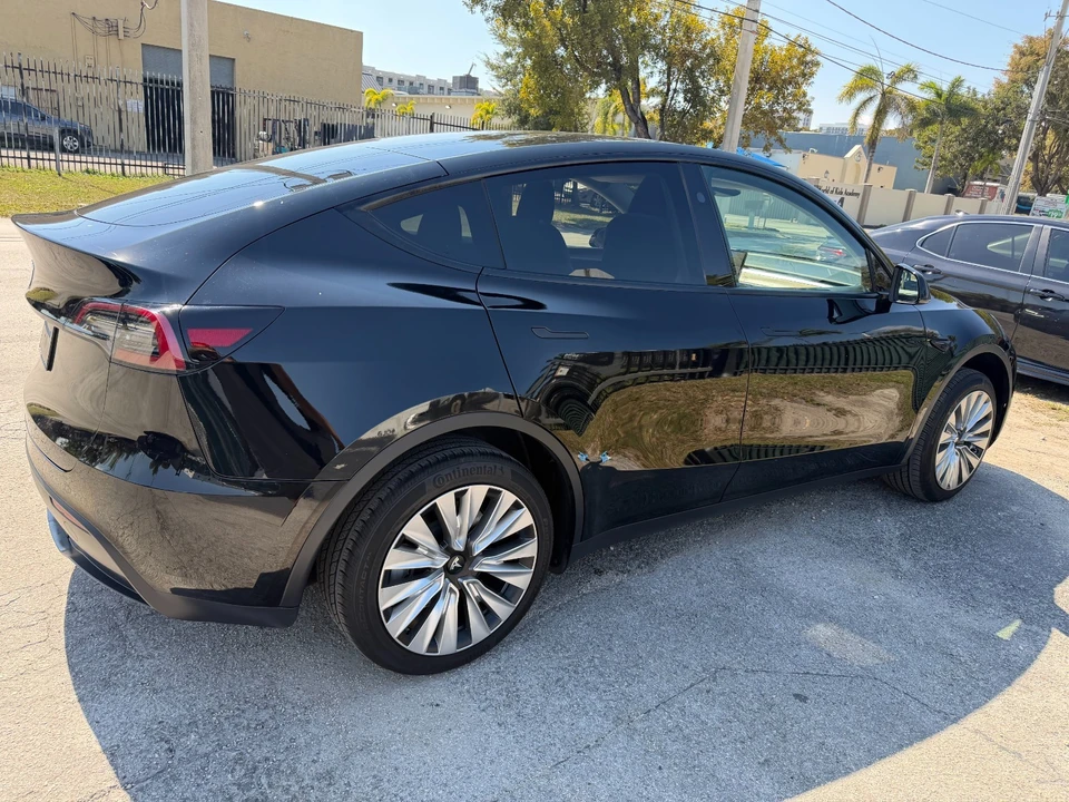 2024 Tesla Model Y - Image 9 of 21
