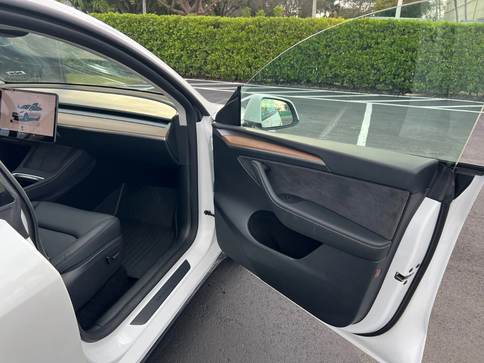 2024 Tesla Model Y - Image 17 of 21