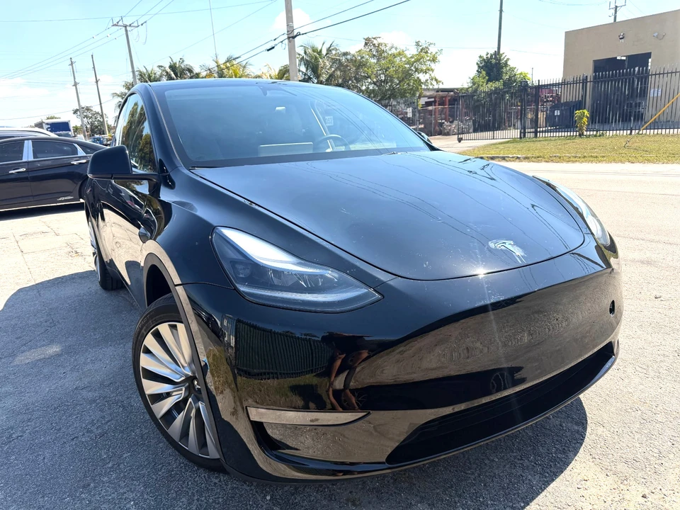 2024 Tesla Model Y - Image 2 of 21