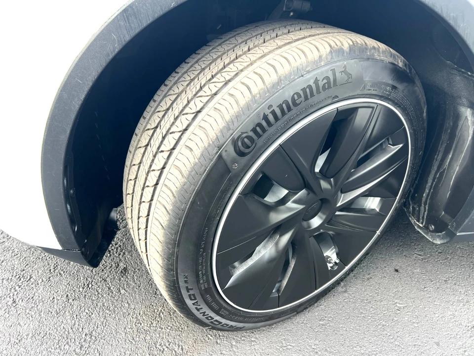 2024 Tesla Model Y - Image 10 of 21