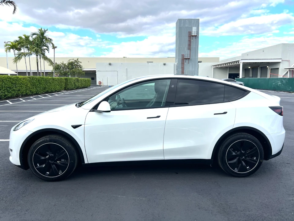 2024 Tesla Model Y - Image 5 of 21