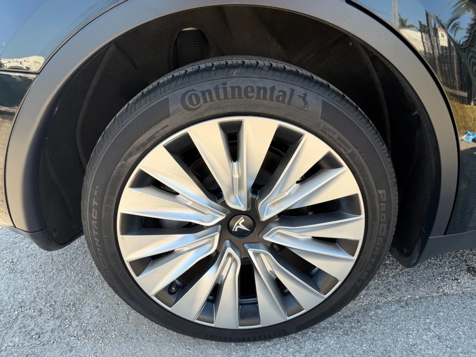 2024 Tesla Model Y - Image 10 of 21