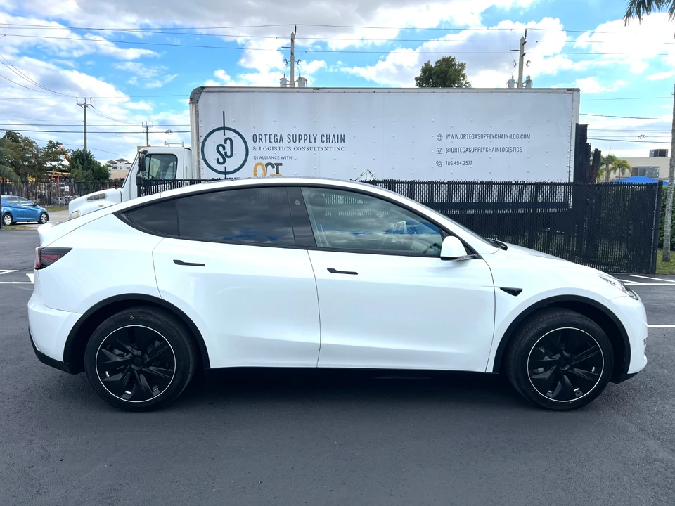 2024 Tesla Model Y - Image 9 of 21