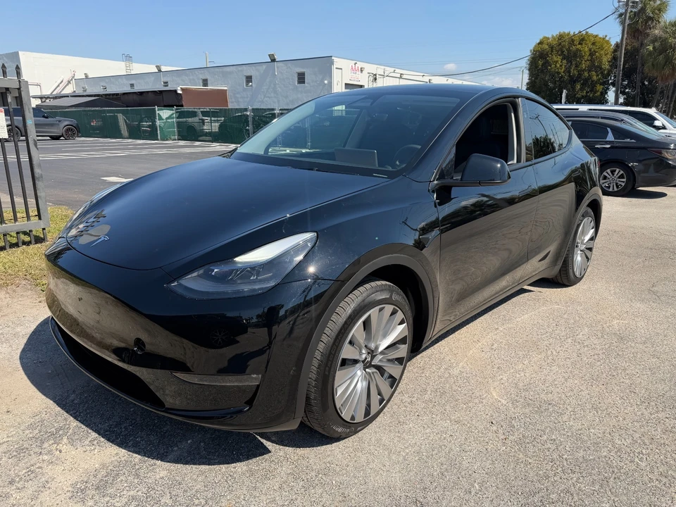 2024 Tesla Model Y - Image 4 of 21