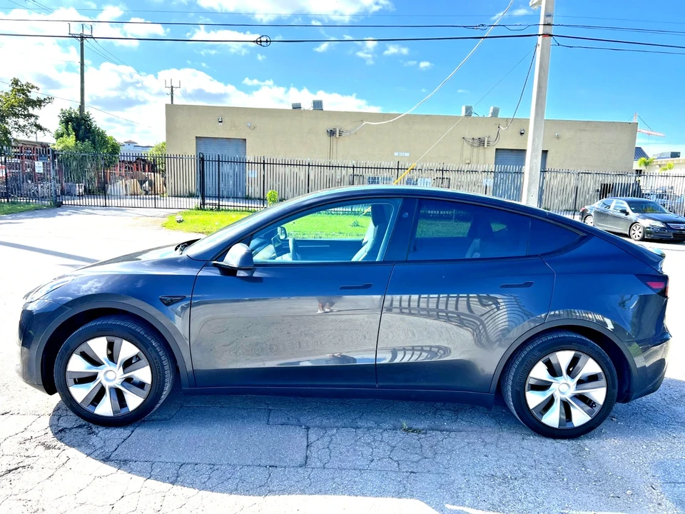 2024 Tesla Model Y - Image 5 of 21