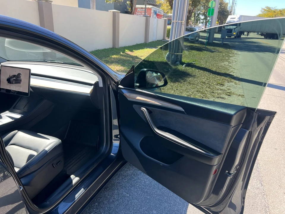 2024 Tesla Model Y - Image 17 of 21