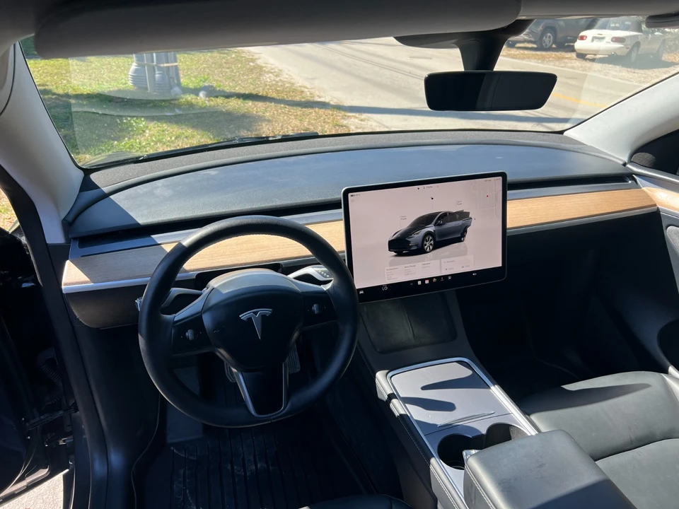 2024 Tesla Model Y - Image 19 of 21