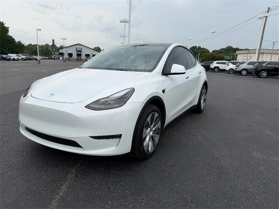 2024 Tesla Model Y - Image 5 of 31