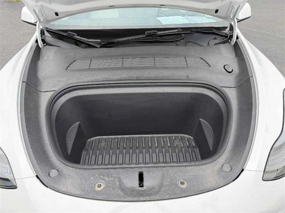 2024 Tesla Model Y - Image 13 of 31