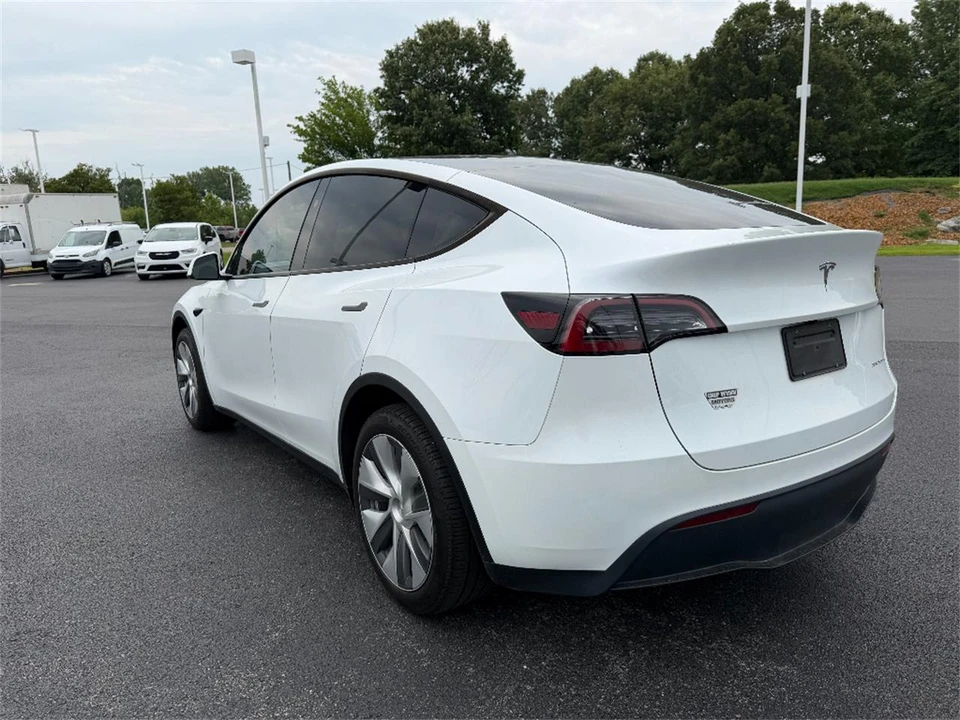 2024 Tesla Model Y - Image 7 of 31