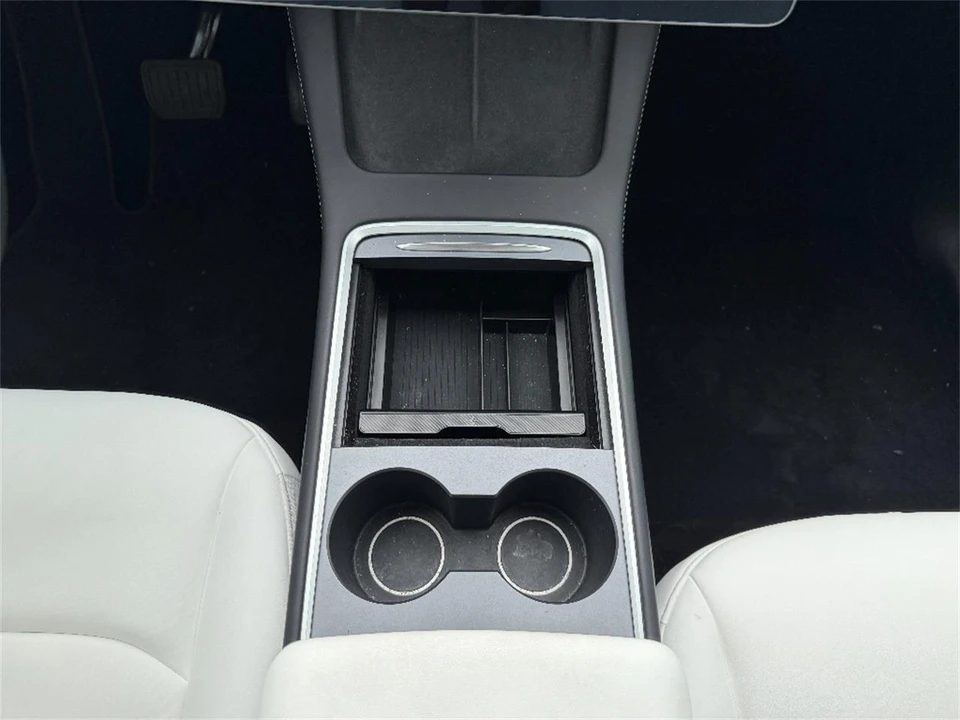 2024 Tesla Model Y - Image 27 of 31