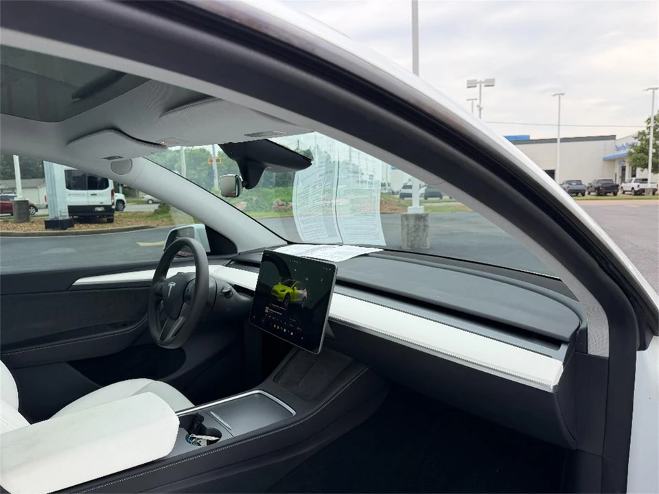 2024 Tesla Model Y - Image 18 of 31
