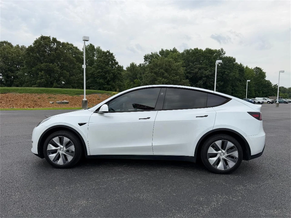 2024 Tesla Model Y - Image 6 of 31