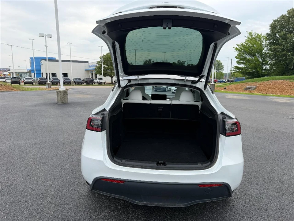 2024 Tesla Model Y - Image 12 of 31