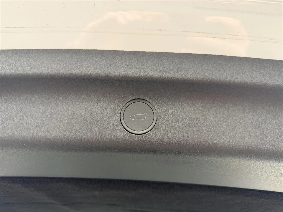 2024 Tesla Model Y - Image 16 of 31