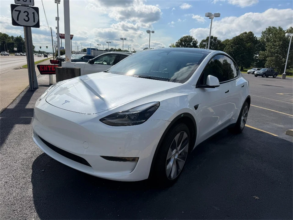 2024 Tesla Model Y - Image 4 of 31