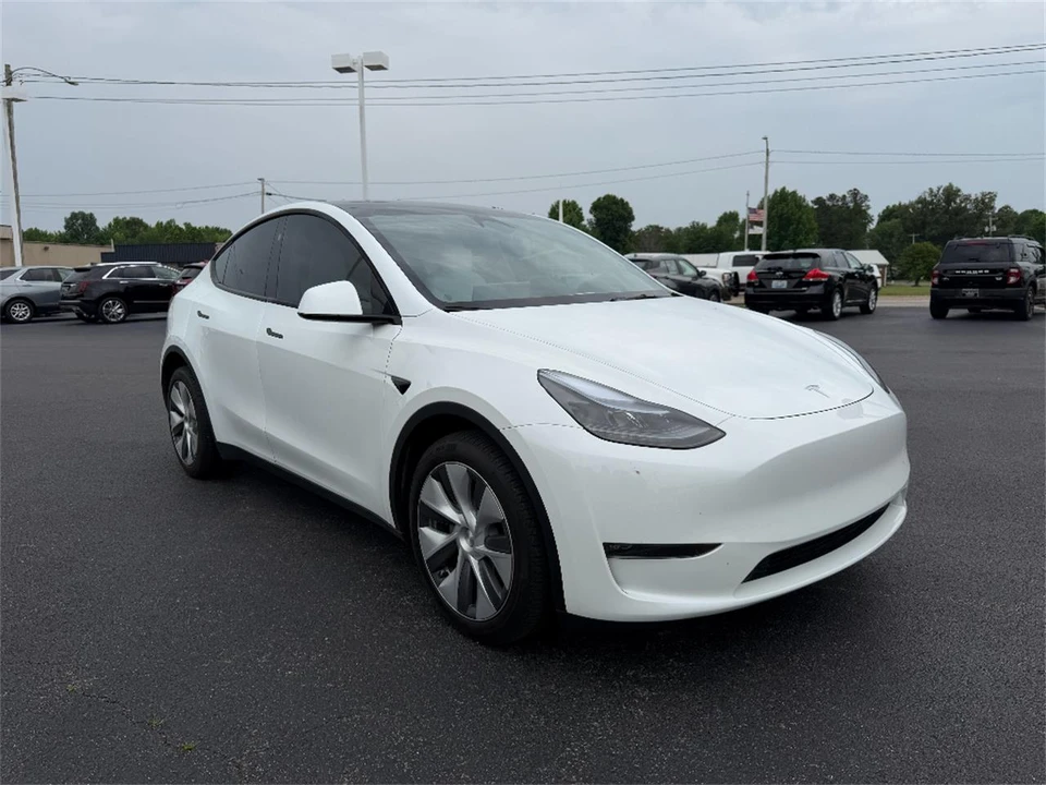 2024 Tesla Model Y - Image 2 of 31
