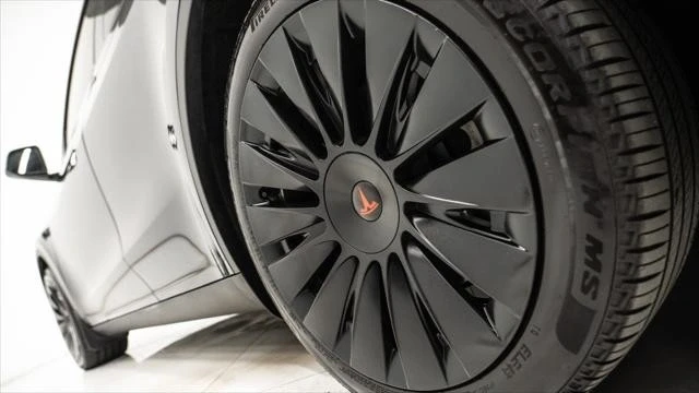 2024 Tesla Model Y - Image 7 of 21