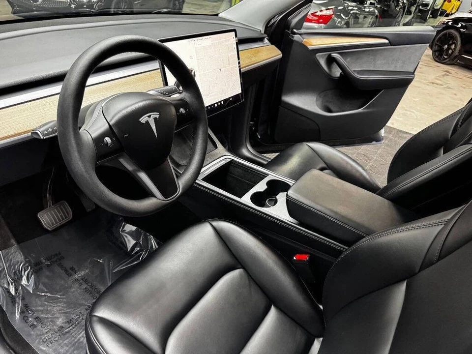 2024 Tesla Model Y - Image 31 of 31