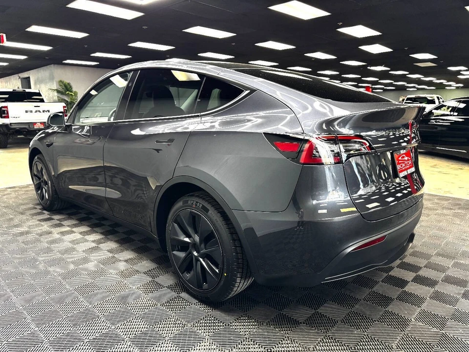 2024 Tesla Model Y - Image 9 of 12