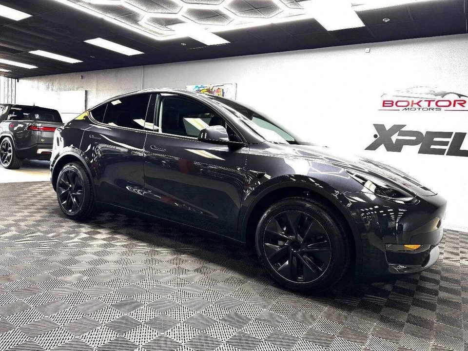 2024 Tesla Model Y - Image 2 of 31