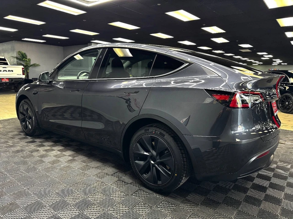 2024 Tesla Model Y - Image 8 of 12