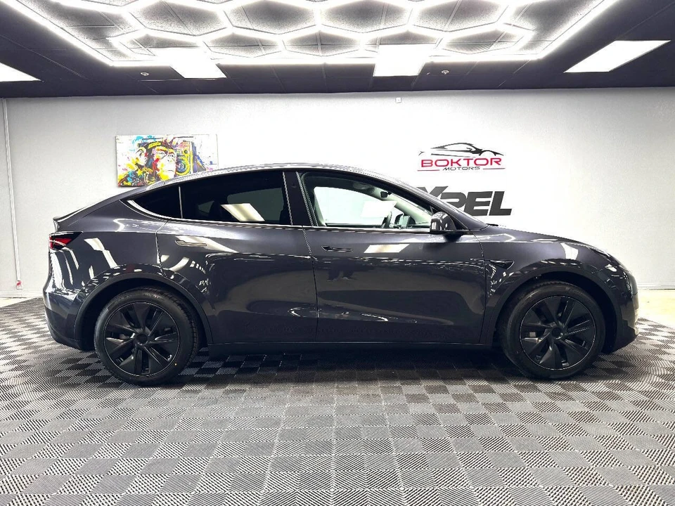 2024 Tesla Model Y - Image 15 of 21