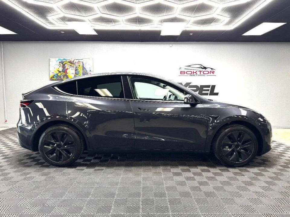 2024 Tesla Model Y - Image 16 of 31