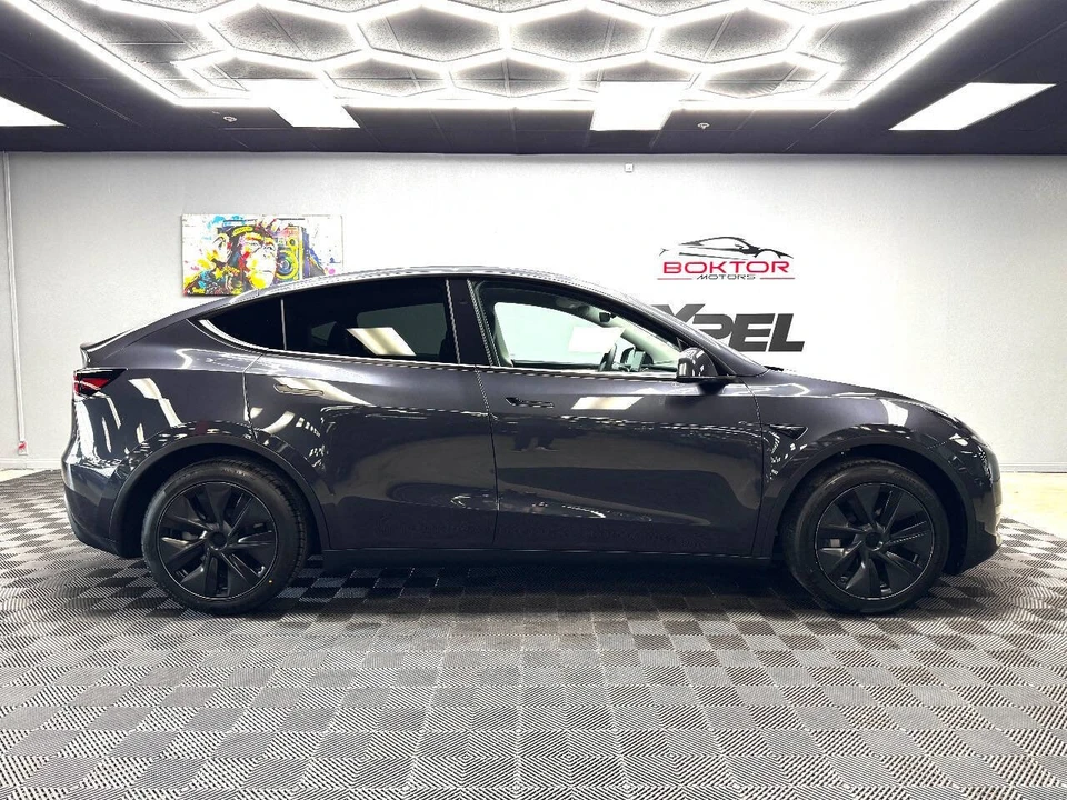 2024 Tesla Model Y - Image 14 of 21