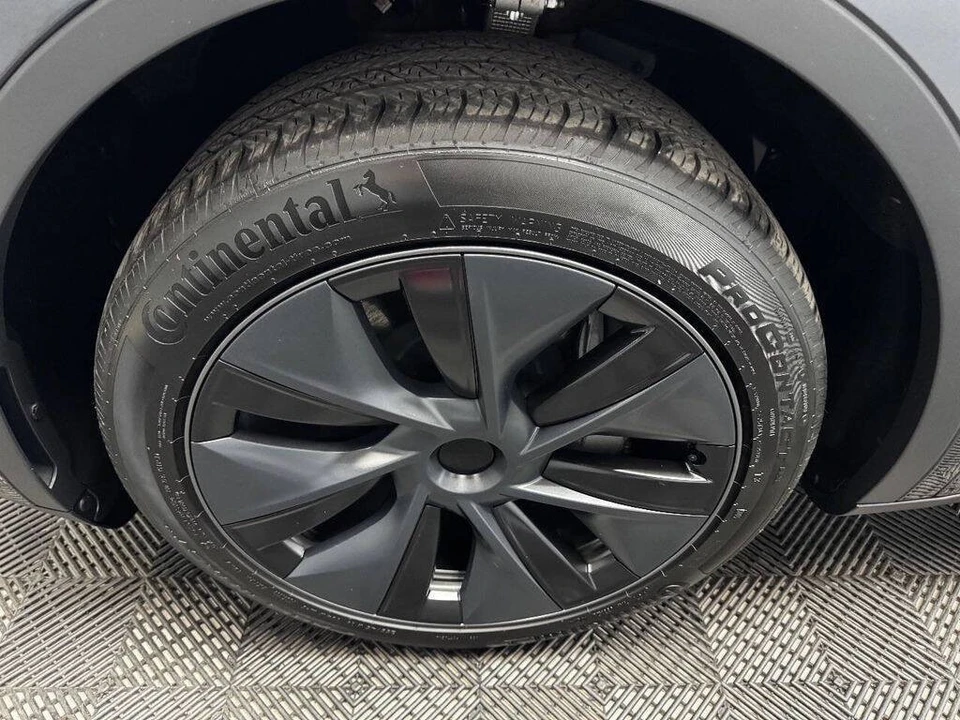 2024 Tesla Model Y - Image 21 of 31