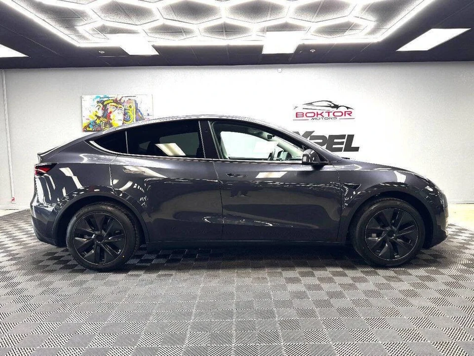 2024 Tesla Model Y - Image 17 of 31